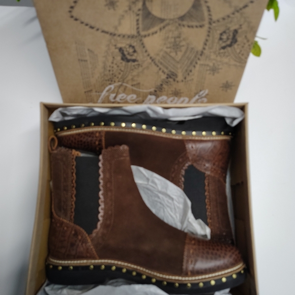 Free People Atlas Chelsea Boot - Picture 7 of 7